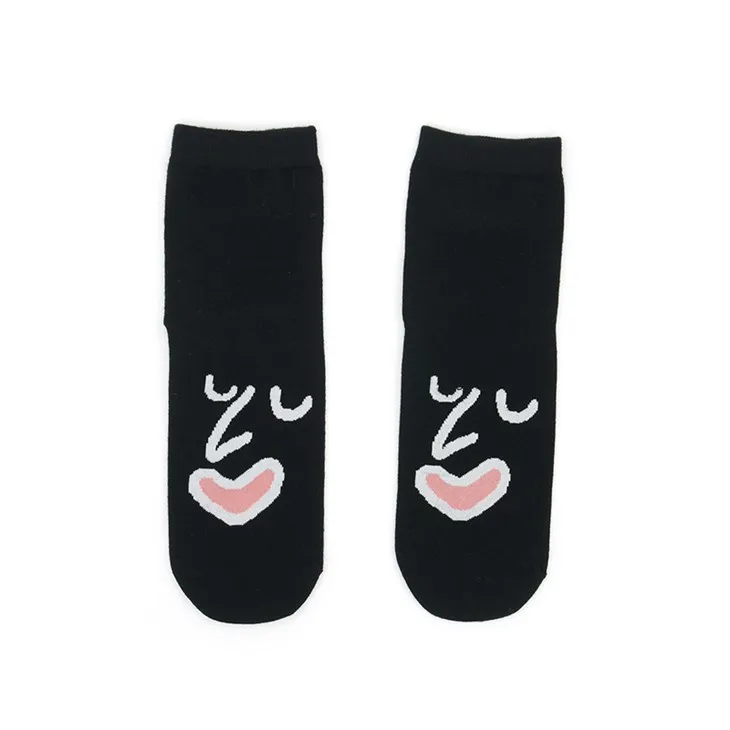 سیاہ ایموجی کاٹن موزے۔