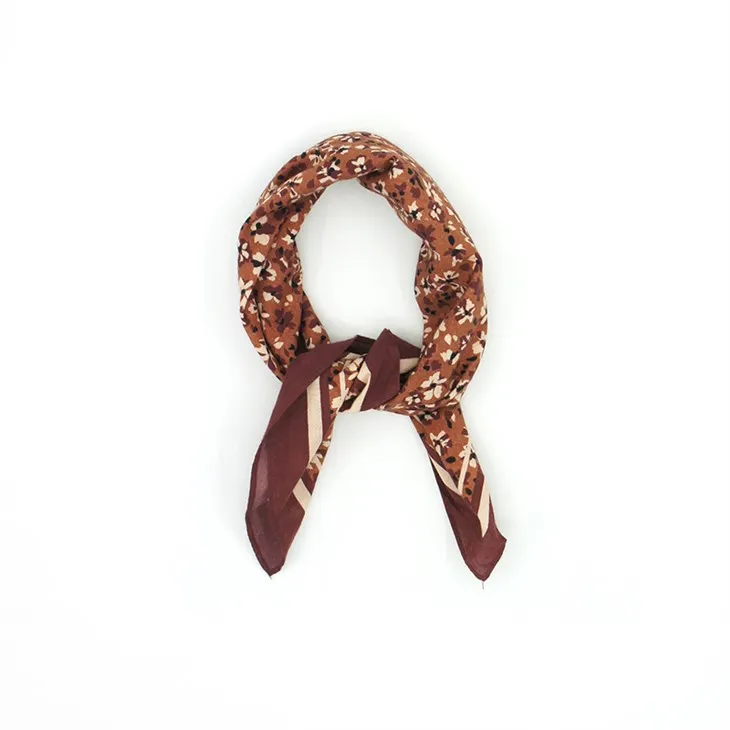 کاٹن پھولوں کی بندانا S124