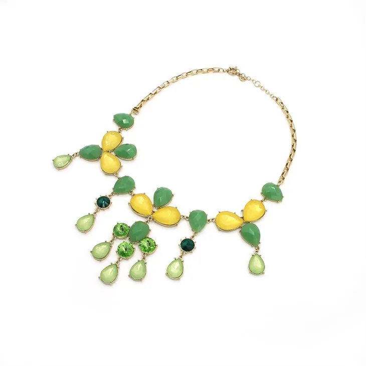 لاکٹ ہار گرا دیں۔