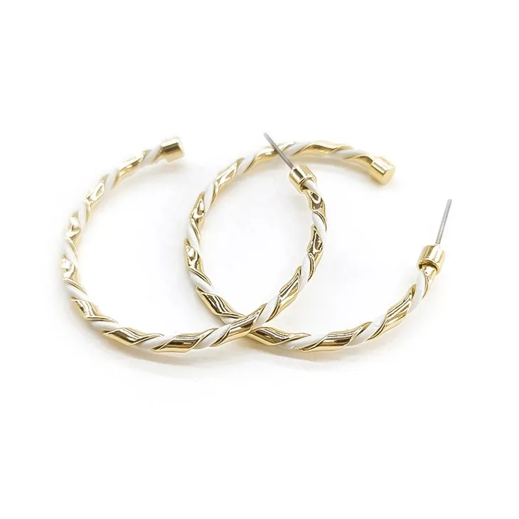 گولڈ ٹیکسچر چارم بالی