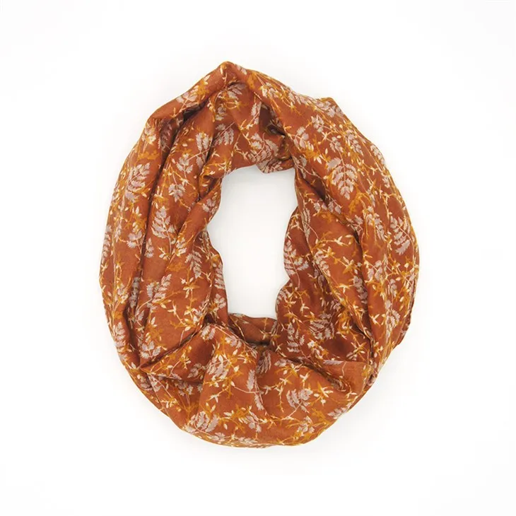 خواتین کے لیے سرخ پھولوں کا سکارف